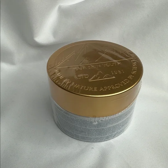 Below Zero Arctic Serenity Coconut Body Butter with Argan Oil and Shea Butter - Picture 7 of 9